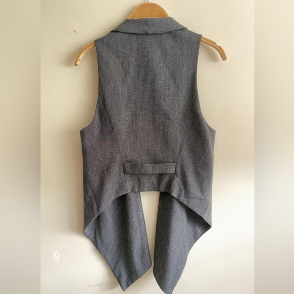 Zara asymmetrical vest with collar - Picture 2 of 4